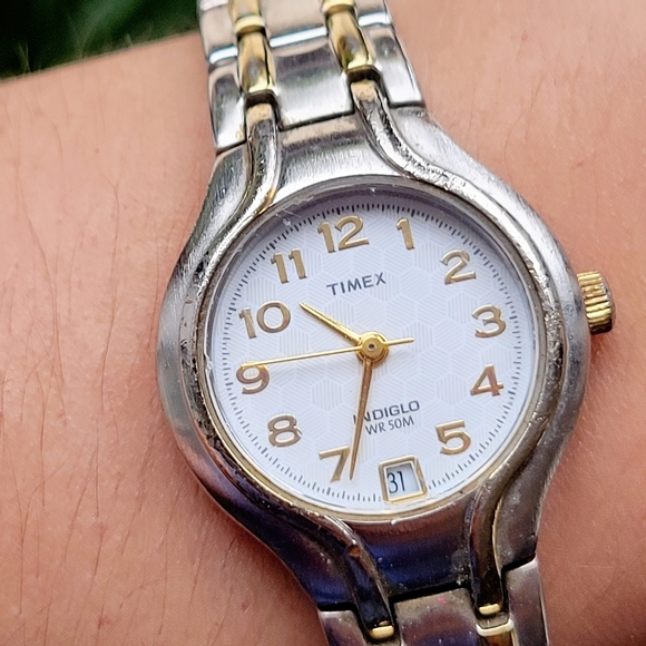 Classic Timex Indiglo Silver Watch - Picture 2 of 10